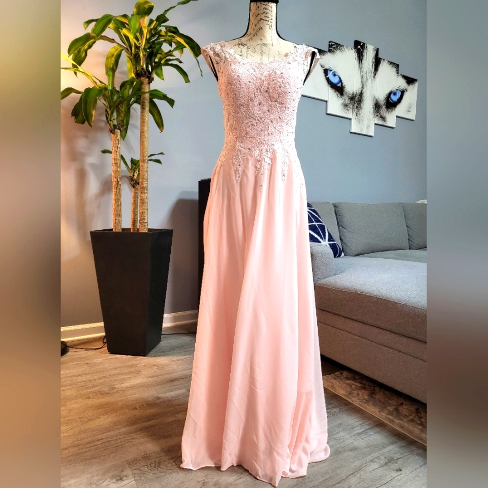 Modest lace bridesmaid dress - Picture 1 of 14